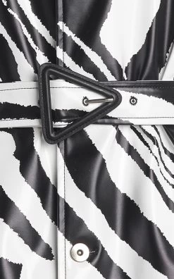 Bottega Veneta Zebra-Print Rubber-Coated Coat 11 Bottega Veneta Zebra-Print Rubber-Coated Coat -Lady Fashion Store bottega veneta black white printed zebra rubber coating coat 4