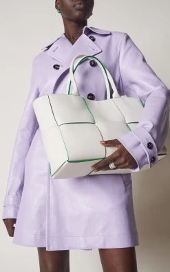 Bottega Veneta The Arco Medium Leather Tote Bag