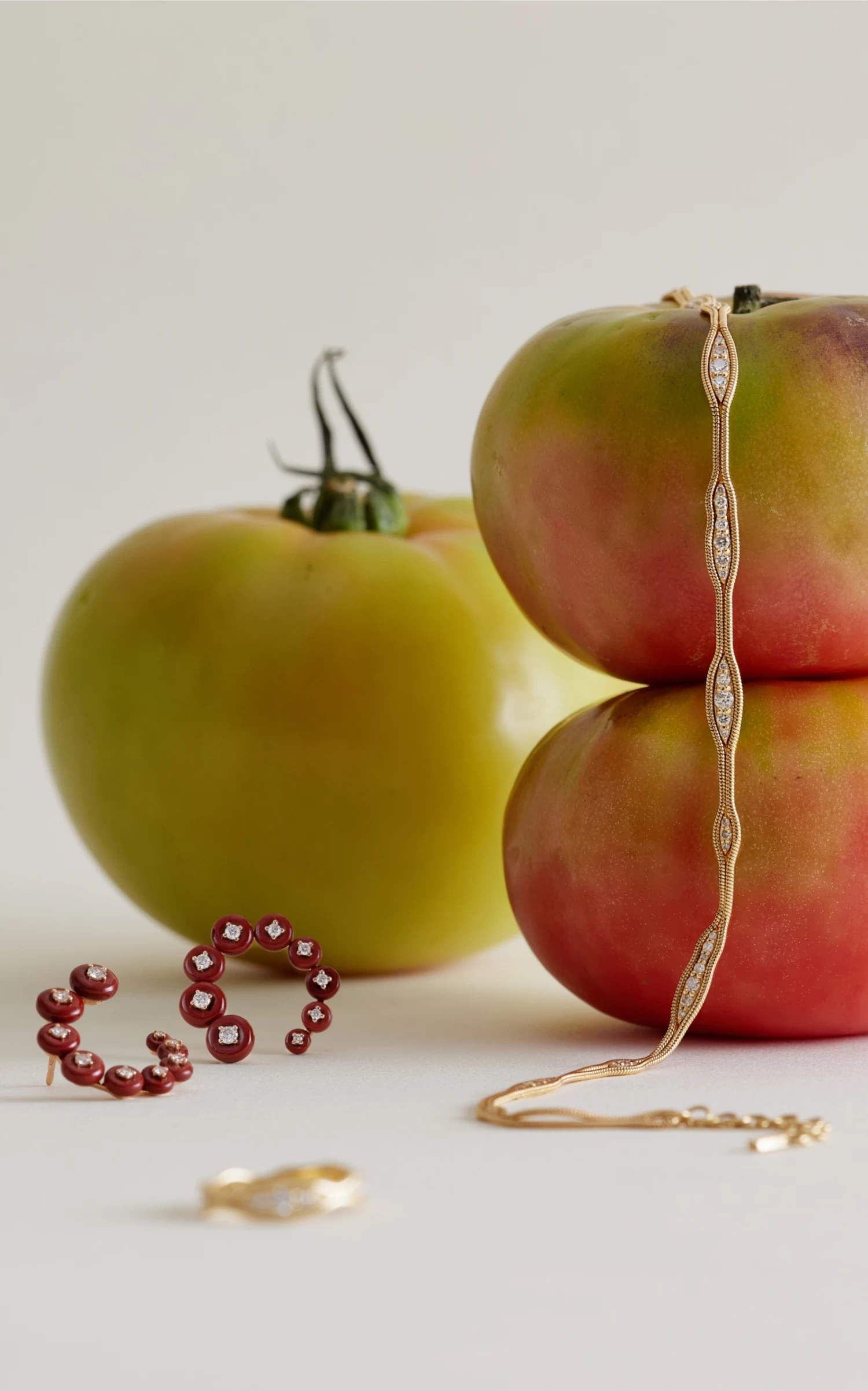 The Fluid Diamonds 18K Yellow Gold And Diamond Bracelet 3 The Fluid Diamonds 18K Yellow Gold And Diamond Bracelet