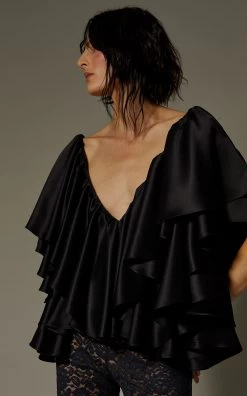 Carrie Lace Bermuda Short -Lady Fashion Store interior black carrie lace bermuda short 3