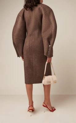 Jacquemus Croissant Woven Coat 9 Jacquemus Croissant Woven Coat -Lady Fashion Store jacquemus brown le manteau croissant 2