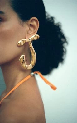 Jacquemus Les Creoles J Gold-Tone Earring