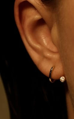 18K White Gold And Diamond Peak Single Earring