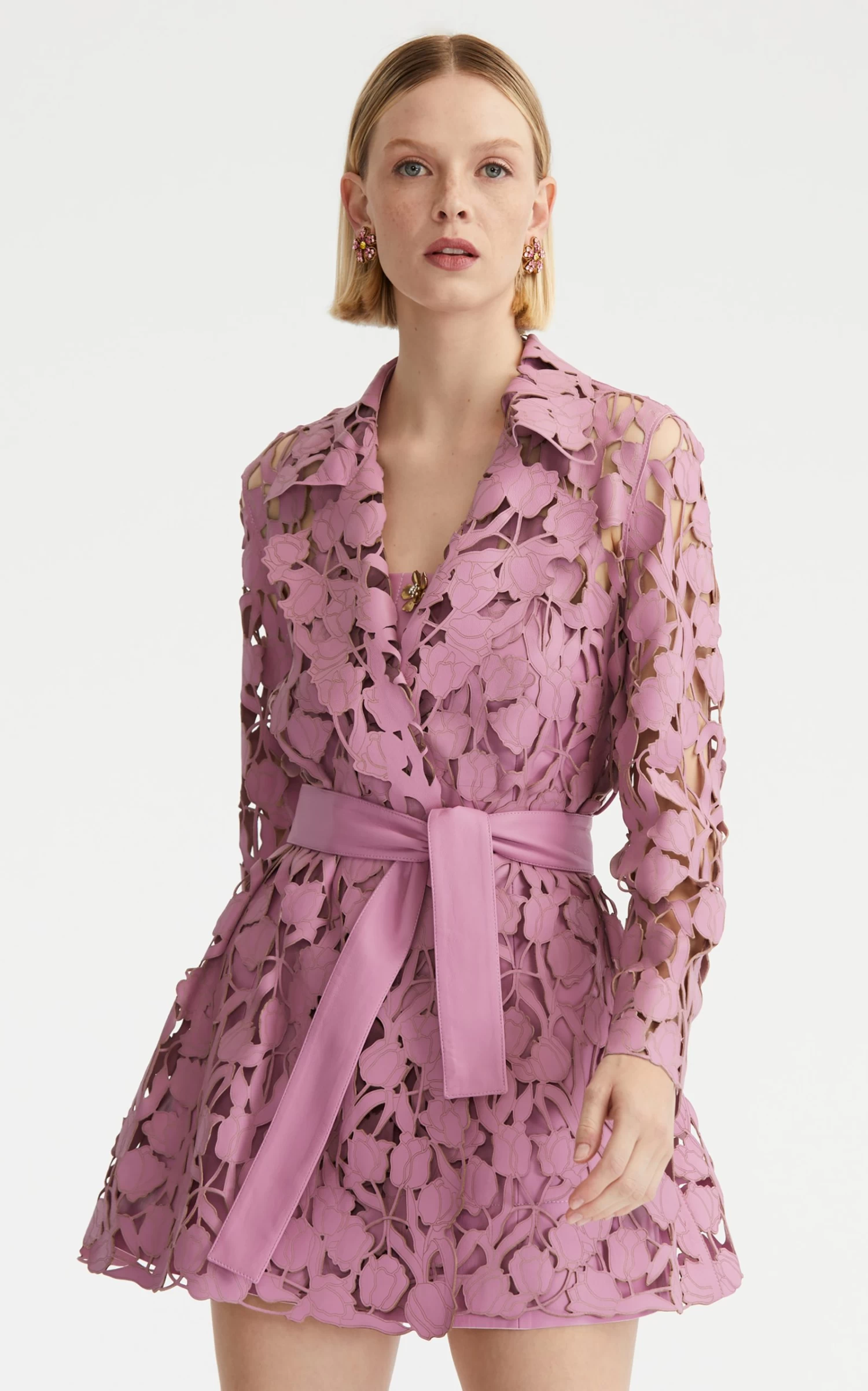 Oscar De La Renta Lasercut Tulip Leather Short Trench Coat 6 Oscar De La Renta Lasercut Tulip Leather Short Trench Coat - Image 4