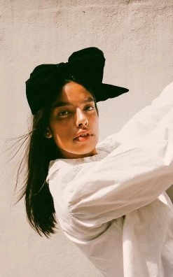 Paloma Bow-Detailed Velvet Headband -Lady Fashion Store sea x paloma vintage black paloma bow detailed velvet headband 2