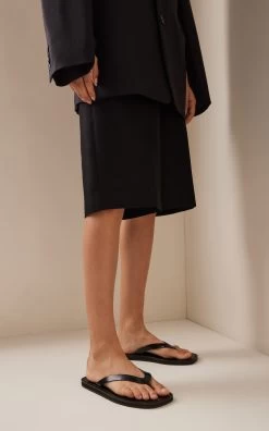 The Row City Leather Flip-Flop Sandals -Lady Fashion Store the row black city flip flop 2