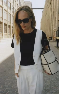 Toteme The Classics Square-Frame Acetate Sunglasses 11 Toteme The Classics Square-Frame Acetate Sunglasses -Lady Fashion Store toteme black the classics sunglasses 3