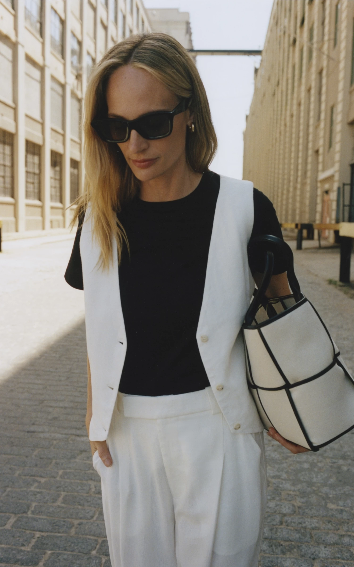 Toteme The Classics Square-Frame Acetate Sunglasses 6 Toteme The Classics Square-Frame Acetate Sunglasses - Image 4