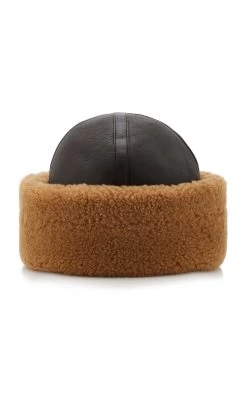 Toteme Shearling-Lined Leather Hat -Lady Fashion Store toteme brown leather and shearling winter hat 1